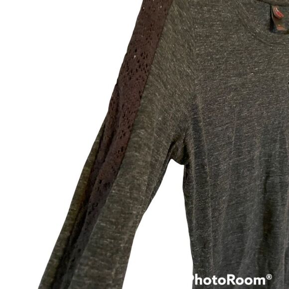 NASCAR Feminine Ladies Top, 3/4 length sleeves, Size Medium - Picture 3 of 3